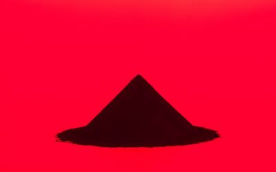 Anish Kapoor Explores “Urgent Times”